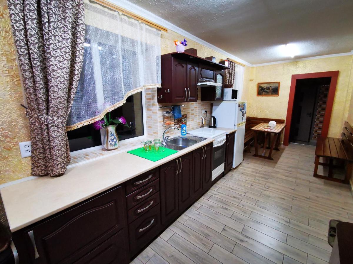 Міні Квартал Hotel Yahotyn Exterior foto