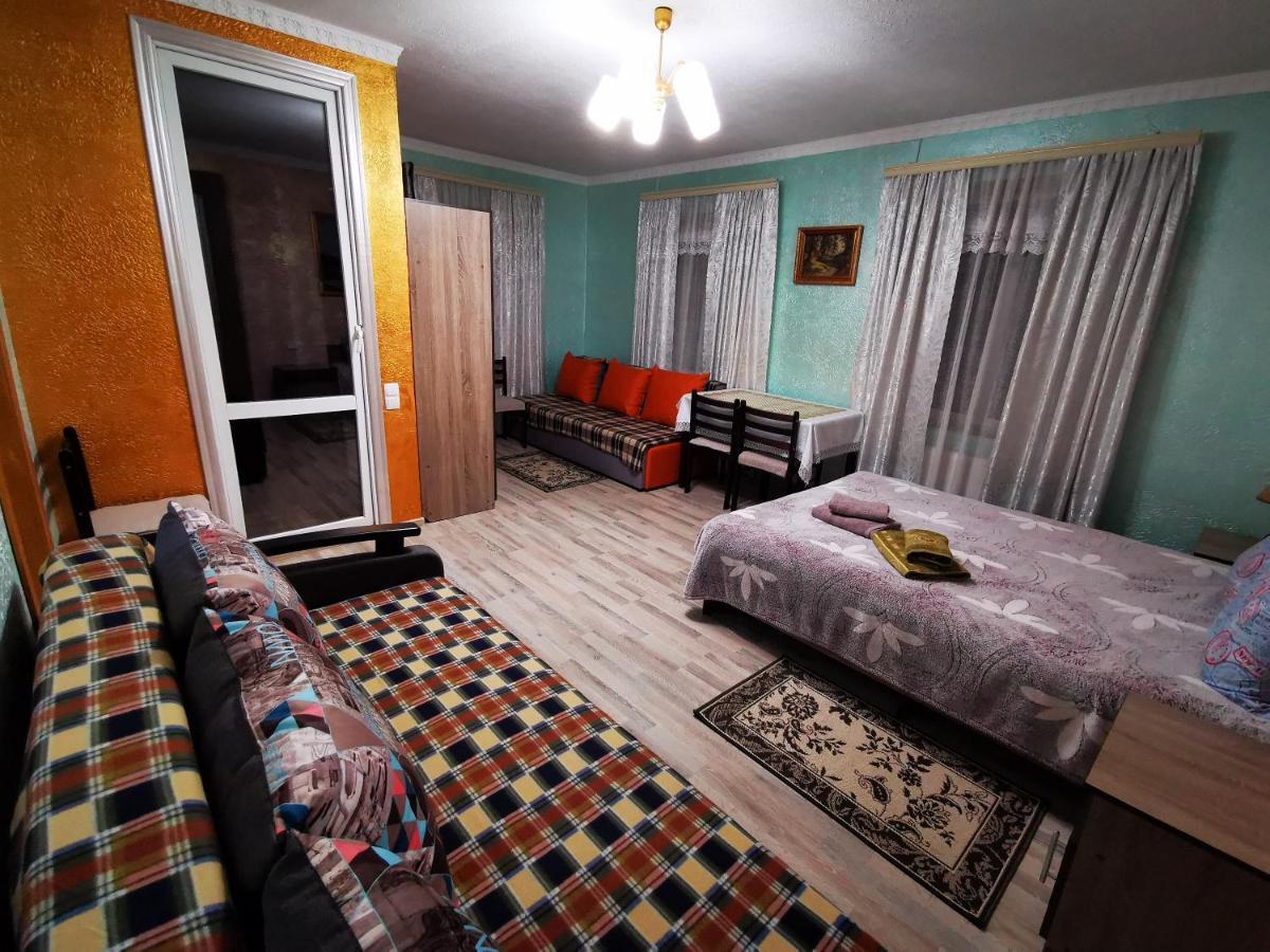 Міні Квартал Hotel Yahotyn Exterior foto